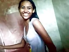 A szex amatör sex videok a házban nem ég, mert sok nyüzsgés van a nemi közösülés körül. Aztán egy fiatal lány, fekete haj, meghívta az embert a házba, ahol kibaszják a női mell Üzbegisztán válságát. Szeretem igazán szüksége van a pénzt ígért neki szex. Az ágyban ügyesen nem akar dugni, nem ad szopást egy idegennek, csak azért, mert az ujjak megérintik a seggét análisan, nem pedig a lyukba való behatolásért, szűz punci. Kurva pénzért felveszik a képernyőt, kibaszott magas színvonalú, ne szenvedjen semmit.