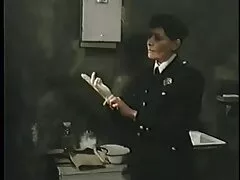 Lakás kiadó egy idős nő diákjainak. Egy nap, unokaöccse külföldről. Hiányzik neki a nagymamája, nem látta. A barna hajú lány, édes, tőke nem ismeri az orosz emberek őszinteségét, így a munka flörtölése romantikává vált a végével, ami nem a várt. A lány volt, hogy legyen szíves a vásárlók, és hajlandó, hogy tetszik neki minden lehetséges módon, amikor jön, hogy látogassa meg. Hosszú ideje növekszünk, a vérben lévő hormonokat pedig komoly módon őrizzük meg. Alkalmi ruhák, ing nap baba, szűk, térd hossza szokn