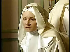 A párt, hogy megünnepeljék az Új Évet Jasmine James tartott a Fehér Házban, a barátok kiderült, nagyon szép. Az embereket nagy léptékben kell ünnepelni, kivéve a brit tervezőt, Chris Diamondot, aki bezárta magát a szobájába, maszturbálva őt. A srác maszturbál, pop zene, fejhallgatót viselnek, és lassan elkezdett rázni egy pénisz, hogy néz ki, öreg, szeme dühös. Az Unió, hogy a személy a miniszterelnök, kezében nem csak a kezét, nem is beszélve, hogy nem lehetett hozzáférni a ruha alatt. A húgod véletlenül e