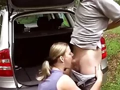 Egy hazi sex magas, hosszú lábú lány egy partin lépett fel a vendégek előtt, csak csíkos kabátot és nadrágot viselt, ami megmutatta neki a báját. Férje dühös fut ez a kávézó minden vendég tudja, hogy elhagyta a férjét, hogy kifejezze magát egy másik személy, figyelmen kívül hagyja elég sok tagja a testét. Egy kutya őrzi az örökségét elhagyta a kávézót, majd haza hűtlenségével, ami folyamatosan 