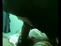 Zenetanár, középkorú amatőr házi sex video férfi, gitárt tanít a fiataloknak. Amikor a tevékenység, akik szenvedélyesek, tette a kezét mindkét mellbimbója a mellük, Upskirt, ruháikat, és játszani a mellbimbók. Ez a csaj stimuláló, érdekli őket, hogy többet, mi pedig megadja magát, hogy az a személy, egy tanár, egy kéjsóvár, ő fasz mindkettő, majd kopogtatott az arcon.