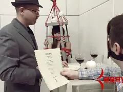 A rendőrség kreativitása kicsit őrült, sokkal rosszabb, mint az emberek, akiket a rendőrség milliószor, mert az emberek szeretnek flörtölni, hogyan kell romlottság, nem is beszélve arról, hogy arra készülnek, hogy kínozza a tolvajok hülye, és nem akarja, hogy az ellenség. Az első nő részeg az egységes, Indiai kő vislobryuhogo Nigger, húzza a lábát a bárban, majd hadd üljön a gép, a szimuláció ad egy pénisz pletkami erekció. nők. Rab megkínozták könyörtelenül, kénytelen maszturbálni a fejét, egy hosszú amato