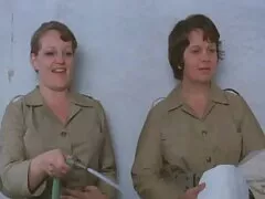 Tina Hot nővérnek tanul, a hét végén pedig nővér, ez lehetővé teszi számára, hogy fedezze a tanulás költségeit. Azok a lányok, akik gondoskodnak a fogyatékkal élőkről, tehetetlenek, hogy megkapják a gyógyszert, tisztítsák meg a hőmérsékletet. A megbénult emberek csak a test érintésére reagálnak a szemre, és nem tudnak megfelelően reagálni, amikor egy lány dörzsöli a nagy törülközőt,csirkék a bolyhos. A nagyapja tele van vágy, így amo akar szopni a szájába, majd használja a kezét, hogy megérintse a világot, 