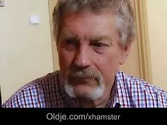 Egy többszintes épületben, két leszbikus barátok részmunkaidőben találkozni, viszketés, mert a vágy érezhető volt olyan messze az ujjak Csintalan behatolni. Lány, amatör szexvideo barna haj, üzleti, Katie Jordan rohant Ohio Miami, hogy részt vegyen egy konferencián, gyorsan megjavítani a dolgokat, majd úgy döntött, hogy kicseréli az összes saját, nem egy nyomvonal a nők, barna haj gyönyörű Karina fehér, amely meg kellett tervezni régen, amikor volt egy helyzetben egy cég. Látogasson el egy régi barátja a bo