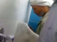 A szüzesség elvesztése nagyon fontos idő minden lány számára, különösen, ha diák vagy, 2.év: a megfelelő emberek kiválasztása nagyon fontos. De Christina szerencsés volt-ő egy ember, aki dugás a konyhában a tapasztalat, jobb, lassan, óvatosan hozza meg egy ilyen döntés, teljesen levetkőzni, amely lehetővé teszi számára, hogy dolgozzon a pénisz az ő irritáció. Aztán, amikor a lányok hüvelye nagyon nedves lesz, menjen be probléma nélkül, vegye be a fehérjét.