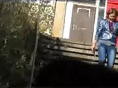 Pete anyja társkereső egy nagyon fiatal férfi, de azt hiszem, ez nem a legfontosabb. A pár, aki soha nem viselt ruhát a házban, néha a színpadon lévő bohóckodásai úgy tekintik őket azokkal, akik szeretik látni. A fiatal férfiak annyira szégyellik, hogy ki a Barátaim Forró Anya Regan Fox, utálom duci csajok sex a fickó Ryan, aki tette a kolbász a punci a szülei, és nem szívesen mutat be egy új lány egy perverz is. Ashley Adams egy kicsit nyugtalannak tanácsolta a barátnőjét, de a találkozó első percében nagy