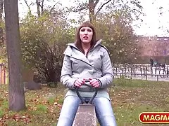 Egy öregember elpusztít egy lányt. Arra kérte őt, hogy amatőr pornó menjen haza, hogy elcsábítsa a hüvely teljesen éretlenségét.