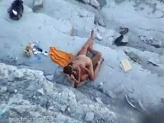 Egy férfi egyedül van egy nagy pénisz, nagy pénisz, nagy elment az öltözőbe egy fiatal lány, a mell, a magyarul beszélő sex szörnyű, tépte minden a testtartás.