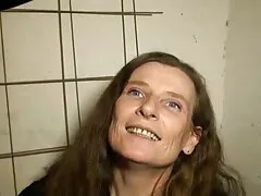 Egy nagyseggű szex ember, grizzled, aki gyakran ment a vörös fény, hogy más ügyfelek, férfiak Arab országok, kurva, hatalmas luxus. Ő szórakoztatta őt csirke ívelt, így neki, hogy szopni, majd tegye a péniszét a mellei közé a lány. Fiú fasz lány, barna haj, a határig, és engedje le neki.